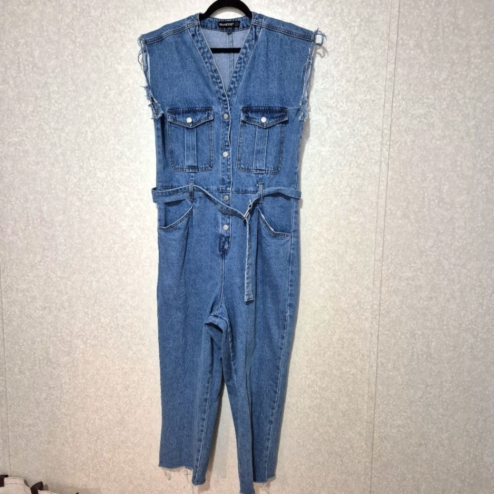 Blank NYC Blue Denim Jumpsuit with V-Neck and Tie Belt..SIZE:L - Picture 4 of 16